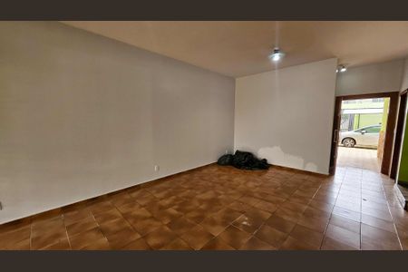 Casa para alugar com 420m², 4 quartos e 6 vagas Casa para alugar com 420m², 4 quartos e 6 vagasSala 1