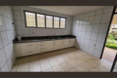 Casa para alugar com 420m², 4 quartos e 6 vagas Casa para alugar com 420m², 4 quartos e 6 vagasCozinha