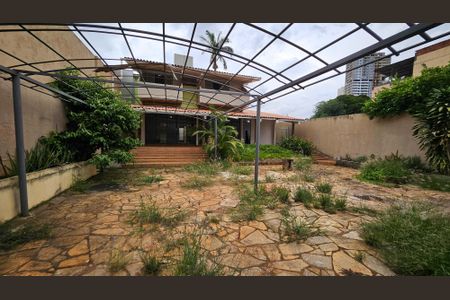 Casa para alugar com 420m², 4 quartos e 6 vagas Casa para alugar com 420m², 4 quartos e 6 vagasQuintal