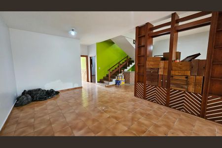 Casa para alugar com 420m², 4 quartos e 6 vagas Casa para alugar com 420m², 4 quartos e 6 vagasSala 1