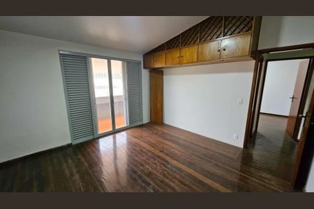 Casa para alugar com 420m², 4 quartos e 6 vagas Casa para alugar com 420m², 4 quartos e 6 vagasQuarto 4