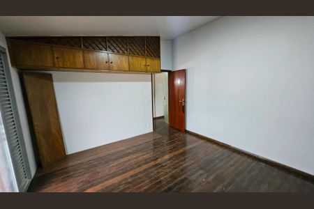 Casa para alugar com 420m², 4 quartos e 6 vagas Casa para alugar com 420m², 4 quartos e 6 vagasQuarto 4