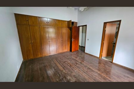 Casa para alugar com 420m², 4 quartos e 6 vagas Casa para alugar com 420m², 4 quartos e 6 vagasQuarto 1