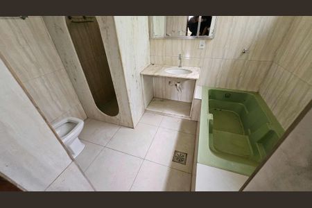 Casa para alugar com 420m², 4 quartos e 6 vagas Casa para alugar com 420m², 4 quartos e 6 vagasBanheiro do Quarto 2