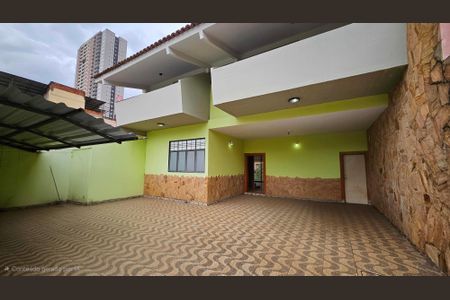 Casa para alugar com 420m², 4 quartos e 6 vagas Casa para alugar com 420m², 4 quartos e 6 vagasGaragem