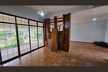 Casa para alugar com 420m², 4 quartos e 6 vagas Casa para alugar com 420m², 4 quartos e 6 vagasSala 2
