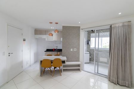 Sala e Cozinha de apartamento à venda com 2 quartos, 50m² em Chácara Cruzeiro do Sul, São Paulo