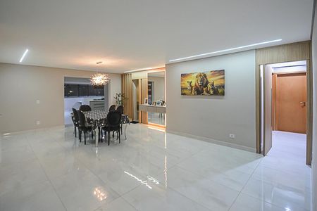 Apartamento à venda com 240m², 4 quartos e 4 vagas Apartamento à venda com 240m², 4 quartos e 4 vagasSala