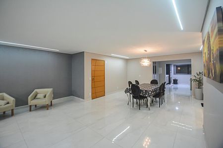 Apartamento à venda com 240m², 4 quartos e 4 vagas Apartamento à venda com 240m², 4 quartos e 4 vagasSala