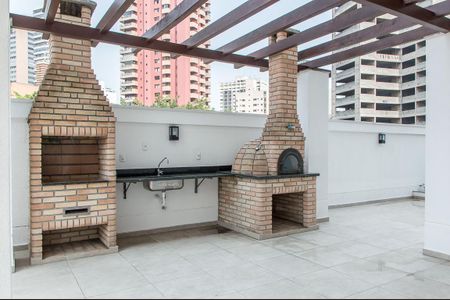 Apartamento à venda com 240m², 4 quartos e 4 vagas Apartamento à venda com 240m², 4 quartos e 4 vagasÁrea comum - Churrasqueira