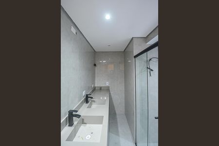Apartamento à venda com 240m², 4 quartos e 4 vagas Apartamento à venda com 240m², 4 quartos e 4 vagasBanheiro da Suíte 4