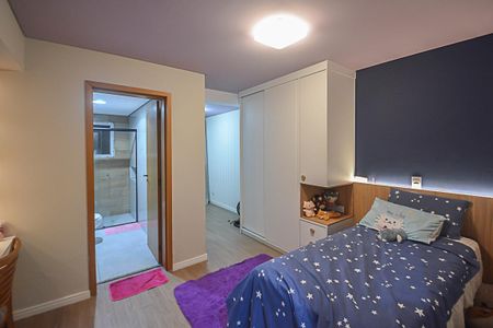 Apartamento à venda com 240m², 4 quartos e 4 vagas Apartamento à venda com 240m², 4 quartos e 4 vagasSuíte