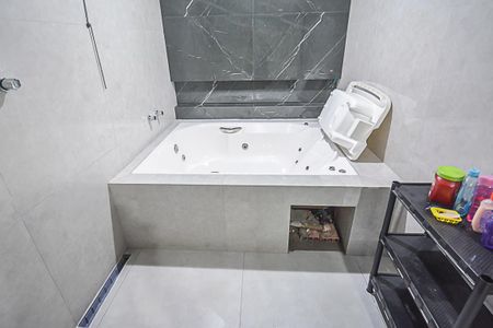 Apartamento à venda com 240m², 4 quartos e 4 vagasBanheiro da Suíte