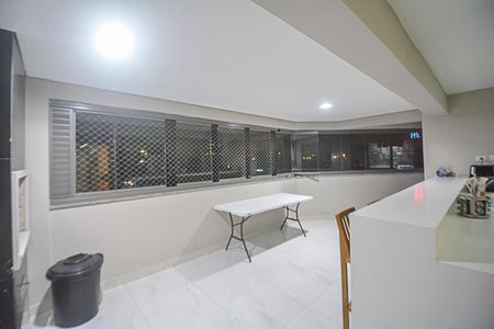 Apartamento à venda com 240m², 4 quartos e 4 vagas Apartamento à venda com 240m², 4 quartos e 4 vagasCozinha