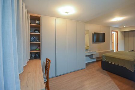 Apartamento à venda com 240m², 4 quartos e 4 vagas Apartamento à venda com 240m², 4 quartos e 4 vagasSuíte 4