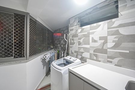 Apartamento à venda com 240m², 4 quartos e 4 vagas Apartamento à venda com 240m², 4 quartos e 4 vagasÁrea de Serviço