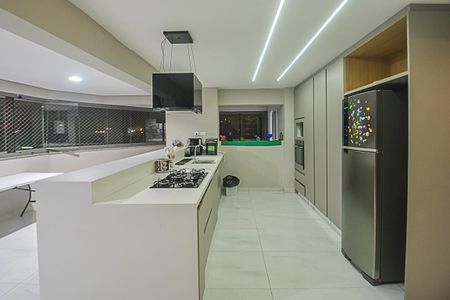 Apartamento à venda com 240m², 4 quartos e 4 vagas Apartamento à venda com 240m², 4 quartos e 4 vagasCozinha