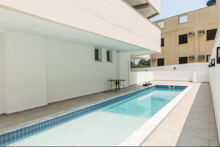 Apartamento à venda com 240m², 4 quartos e 4 vagas Apartamento à venda com 240m², 4 quartos e 4 vagasÁrea comum - Piscina