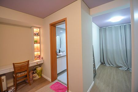 Apartamento à venda com 240m², 4 quartos e 4 vagas Apartamento à venda com 240m², 4 quartos e 4 vagasSuíte