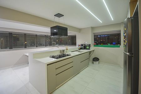 Apartamento à venda com 240m², 4 quartos e 4 vagas Apartamento à venda com 240m², 4 quartos e 4 vagasCozinha