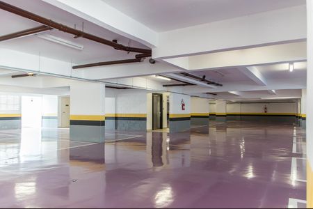 Apartamento à venda com 240m², 4 quartos e 4 vagas Apartamento à venda com 240m², 4 quartos e 4 vagasGaragem
