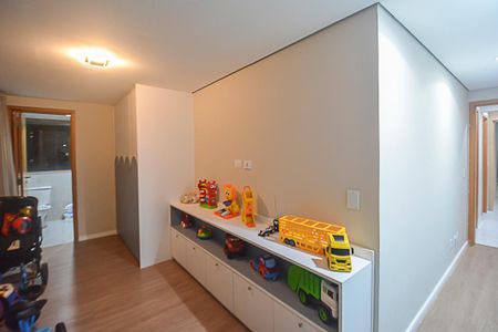 Apartamento à venda com 240m², 4 quartos e 4 vagas Apartamento à venda com 240m², 4 quartos e 4 vagasSuíte 3