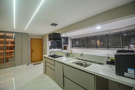 Apartamento à venda com 240m², 4 quartos e 4 vagas Apartamento à venda com 240m², 4 quartos e 4 vagasCozinha