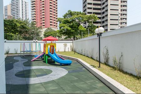 Apartamento à venda com 240m², 4 quartos e 4 vagas Apartamento à venda com 240m², 4 quartos e 4 vagasÁrea comum - Playground