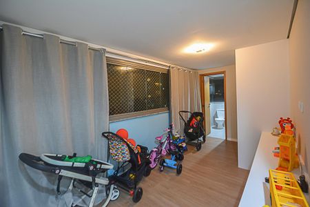 Apartamento à venda com 240m², 4 quartos e 4 vagas Apartamento à venda com 240m², 4 quartos e 4 vagasSuíte 3