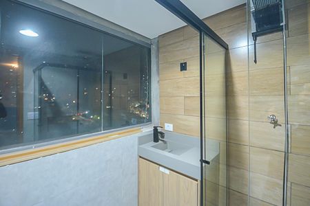 Apartamento à venda com 240m², 4 quartos e 4 vagas Apartamento à venda com 240m², 4 quartos e 4 vagasBanheiro da Suíte 3