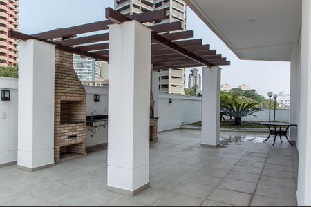 Apartamento à venda com 240m², 4 quartos e 4 vagas Apartamento à venda com 240m², 4 quartos e 4 vagasÁrea comum - Churrasqueira