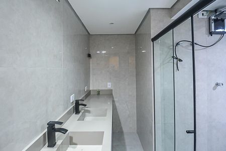 Apartamento à venda com 240m², 4 quartos e 4 vagas Apartamento à venda com 240m², 4 quartos e 4 vagasBanheiro da Suíte 4