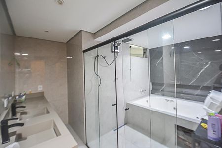 Apartamento à venda com 240m², 4 quartos e 4 vagasBanheiro da Suíte