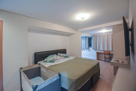 Apartamento à venda com 240m², 4 quartos e 4 vagas Apartamento à venda com 240m², 4 quartos e 4 vagasSuíte 4