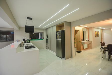 Apartamento à venda com 240m², 4 quartos e 4 vagas Apartamento à venda com 240m², 4 quartos e 4 vagasCozinha