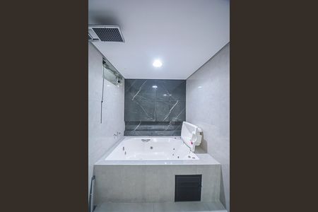 Apartamento à venda com 240m², 4 quartos e 4 vagas Apartamento à venda com 240m², 4 quartos e 4 vagasBanheiro da Suíte 4