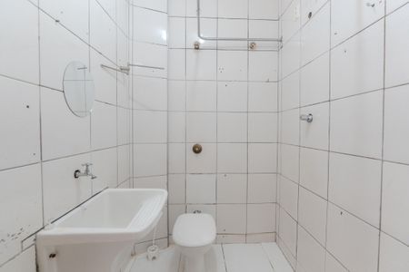 Banheiro de kitnet/studio para alugar com 1 quarto, 49m² em Bela Vista, São Paulo