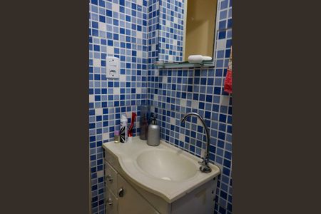 Casa à venda com 147m², 4 quartos e 3 vagasBanheiro 1