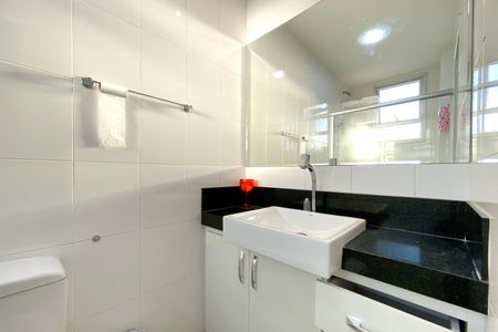 Apartamento à venda com 97m², 3 quartos e 2 vagas Apartamento à venda com 97m², 3 quartos e 2 vagasBanheiro da Suíte 1