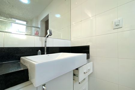 Apartamento à venda com 97m², 3 quartos e 2 vagas Apartamento à venda com 97m², 3 quartos e 2 vagasBanheiro da Suíte 1