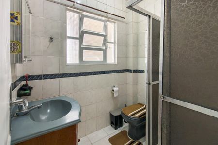 Banheiro  de kitnet/studio para alugar com 1 quarto, 42m² em Boqueirão, Praia Grande