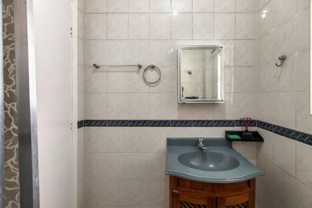 Banheiro  de kitnet/studio para alugar com 1 quarto, 42m² em Boqueirão, Praia Grande