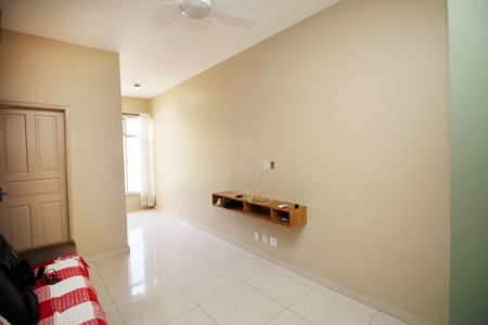 Apartamento para alugar com 70m², 2 quartos e 1 vagaSala