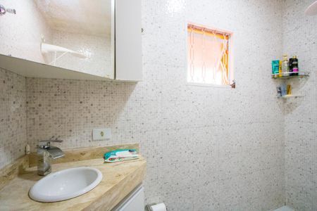 Casa para alugar com 78m², 2 quartos e 2 vagas Casa para alugar com 78m², 2 quartos e 2 vagasBanheiro