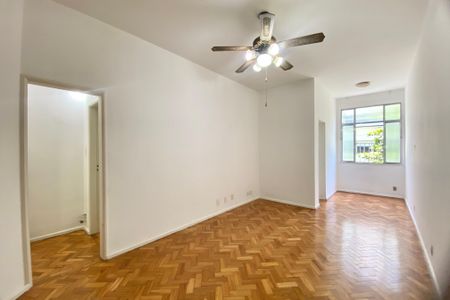 Apartamento para alugar com 70m², 2 quartos e 1 vagaSala 