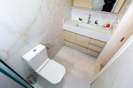 Casa de condomínio para alugar com 180m², 3 quartos e 2 vagasBanheiro 1