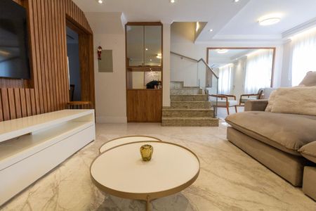 Sala de casa de condomínio à venda com 3 quartos, 180m² em Vila Carrão, São Paulo