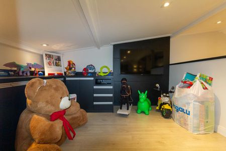 Casa de condomínio para alugar com 180m², 3 quartos e 2 vagasPorão