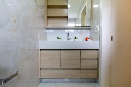 Casa de condomínio para alugar com 180m², 3 quartos e 2 vagasBanheiro 1