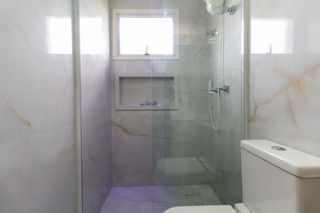 Casa de condomínio para alugar com 180m², 3 quartos e 2 vagasBanheiro 1